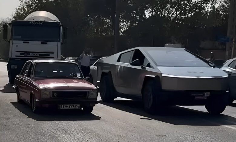 ببینید | مسابقه تسلا سایبرتراک با پیکان در تهران!