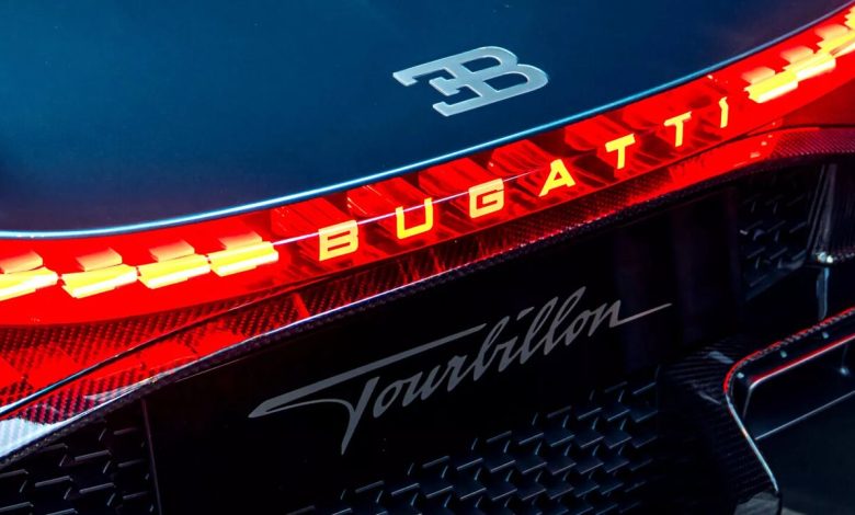 قدرتمندترین خودروی جهان در برف گیر کرد! / بوگاتی از نفس افتاد